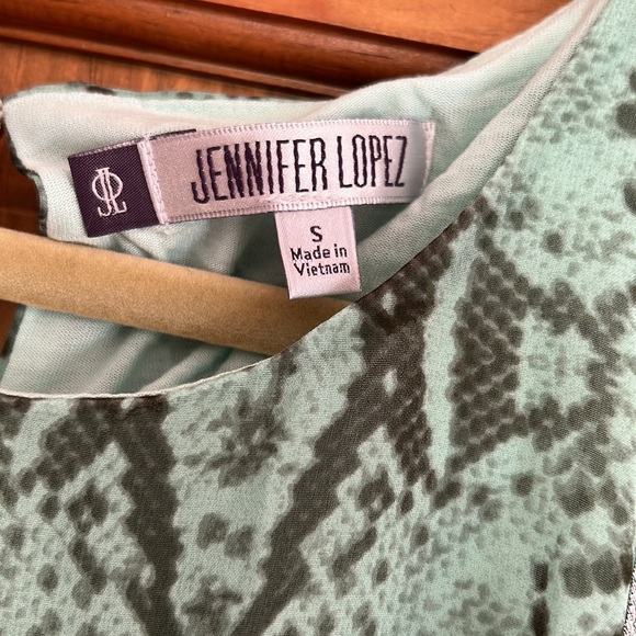 Jennifer Lopez Sleeveless Snakeskin Pattern Top in Green and Grey Size New - Picture 3 of 8